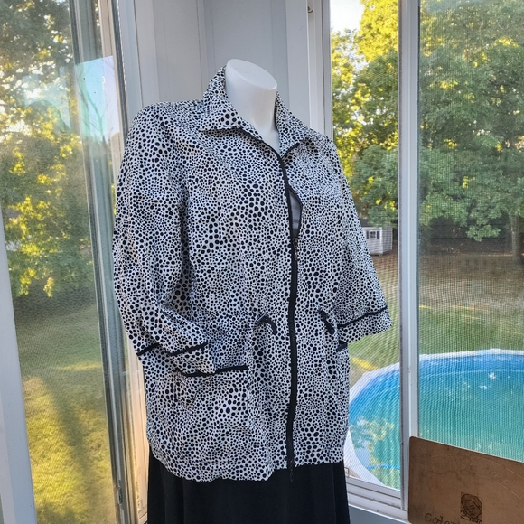 Chico’s Black White Dalmatian Print Cinch Waist Anorak 2 Way Zipper Rain… - Picture 4 of 14